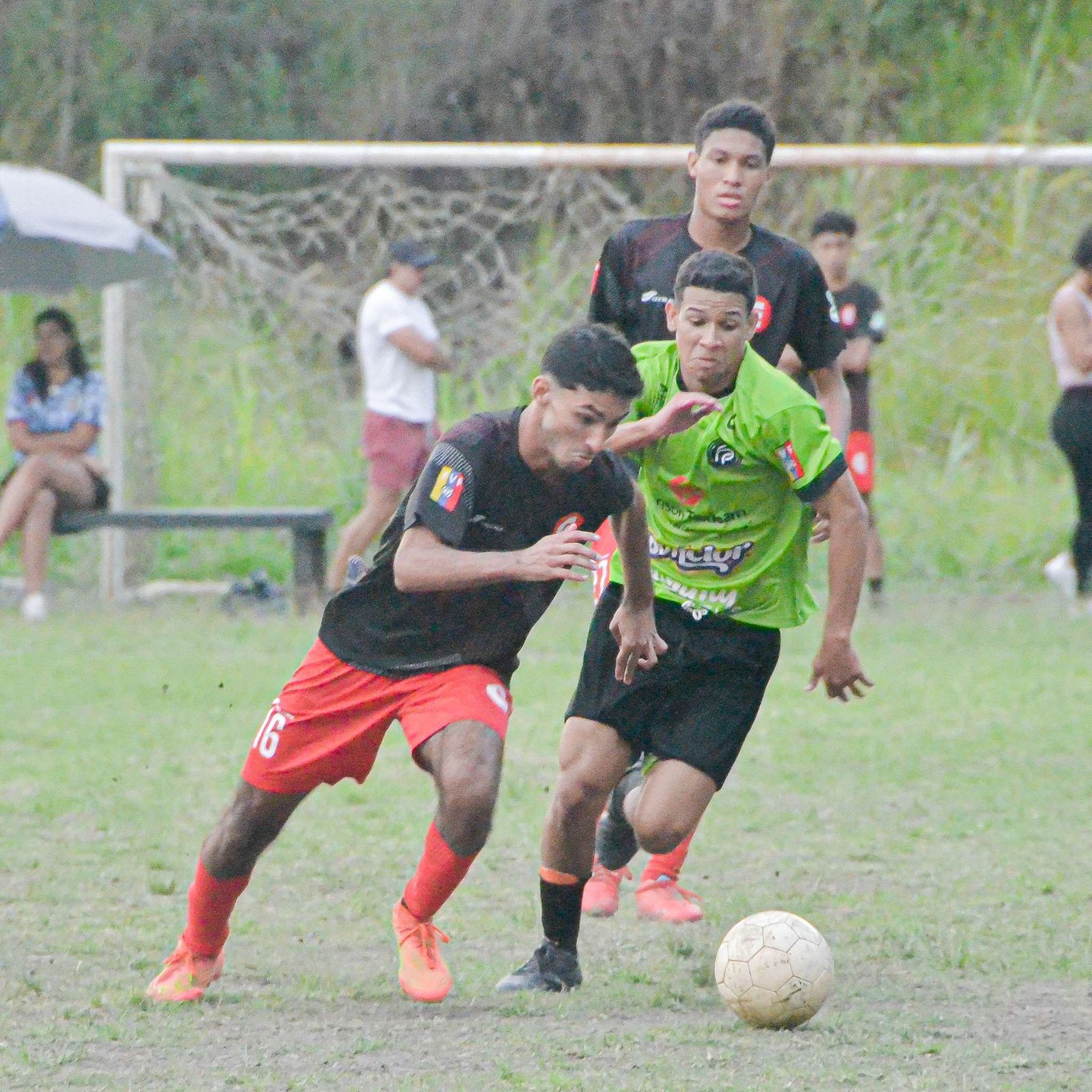 Entrenamiento de academia de fútbol en Caracas