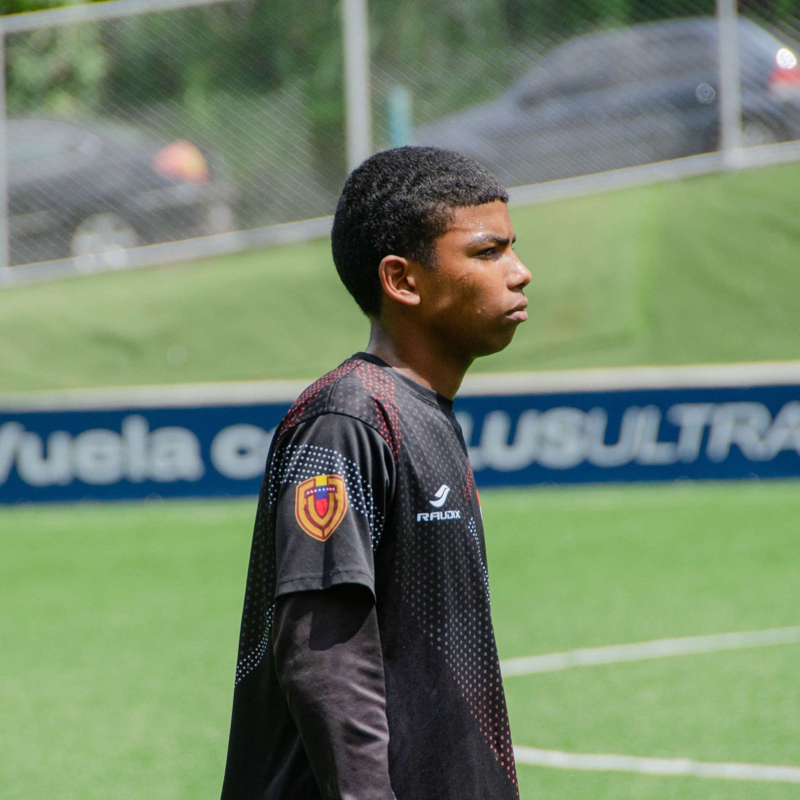 Partido de fútbol juvenil en Caracas